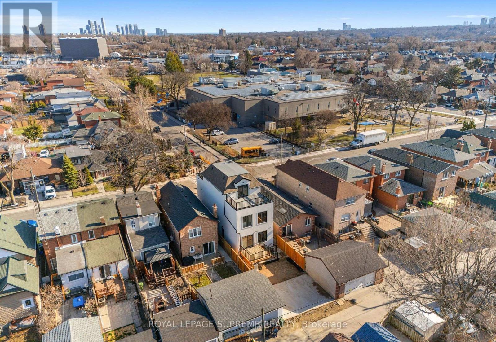 82 Pritchard Avenue, Toronto (Rockcliffe-Smythe), Ontario  M6N 1T3 - Photo 49 - W12887502