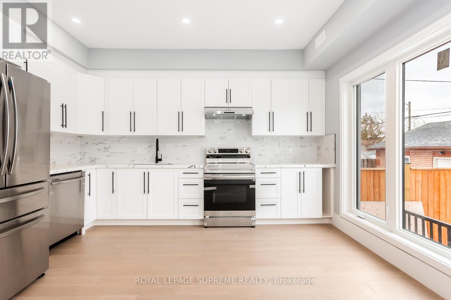 82 Pritchard Avenue, Toronto (Rockcliffe-Smythe), Ontario  M6N 1T3 - Photo 7 - W12887502