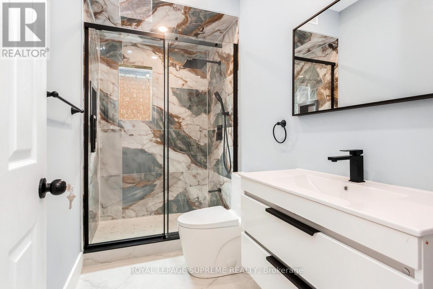 82 Pritchard Avenue, Toronto (Rockcliffe-Smythe), Ontario  M6N 1T3 - Photo 9 - W12887502