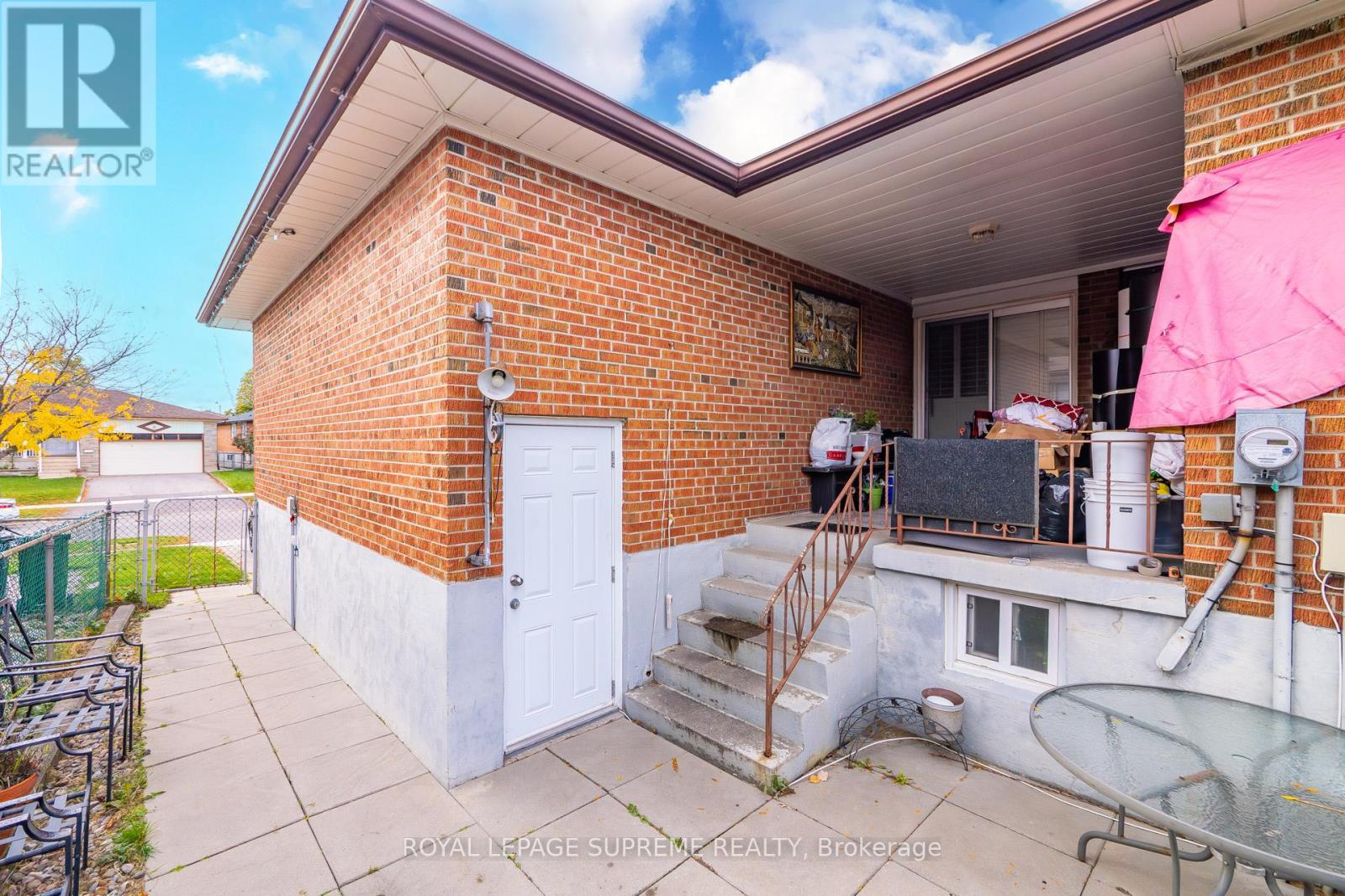 50 Wheelwright Crescent, Toronto (Black Creek), Ontario  M3N 1V3 - Photo 21 - W12887542