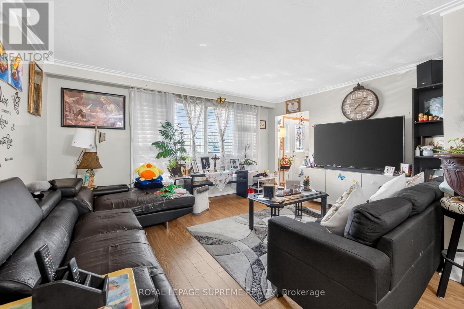 50 Wheelwright Crescent, Toronto (Black Creek), Ontario  M3N 1V3 - Photo 4 - W12887542