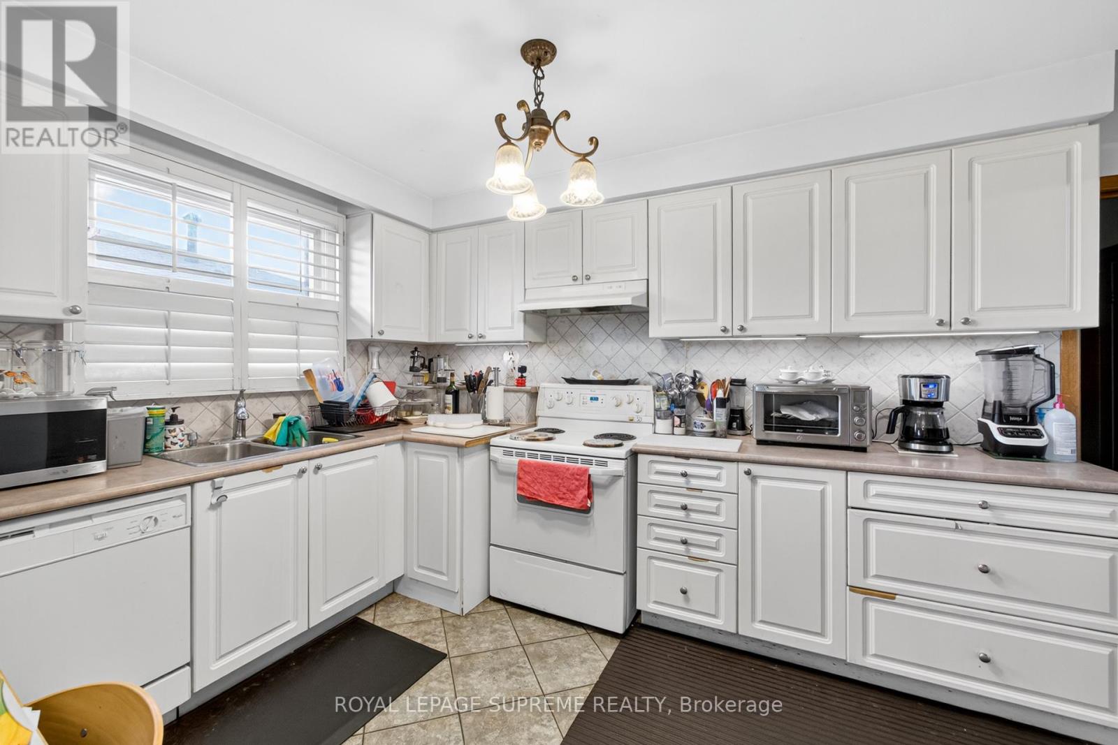 50 Wheelwright Crescent, Toronto (Black Creek), Ontario  M3N 1V3 - Photo 8 - W12887542