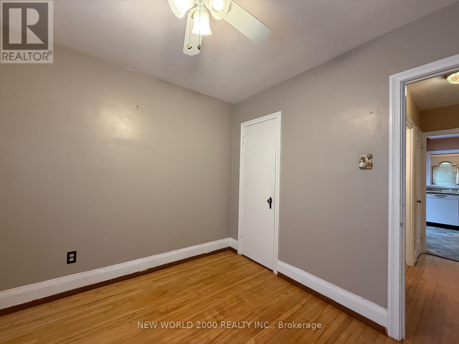 12 Monkton Avenue, Toronto, Ontario  M8Z 4M8 - Photo 8 - W12887570