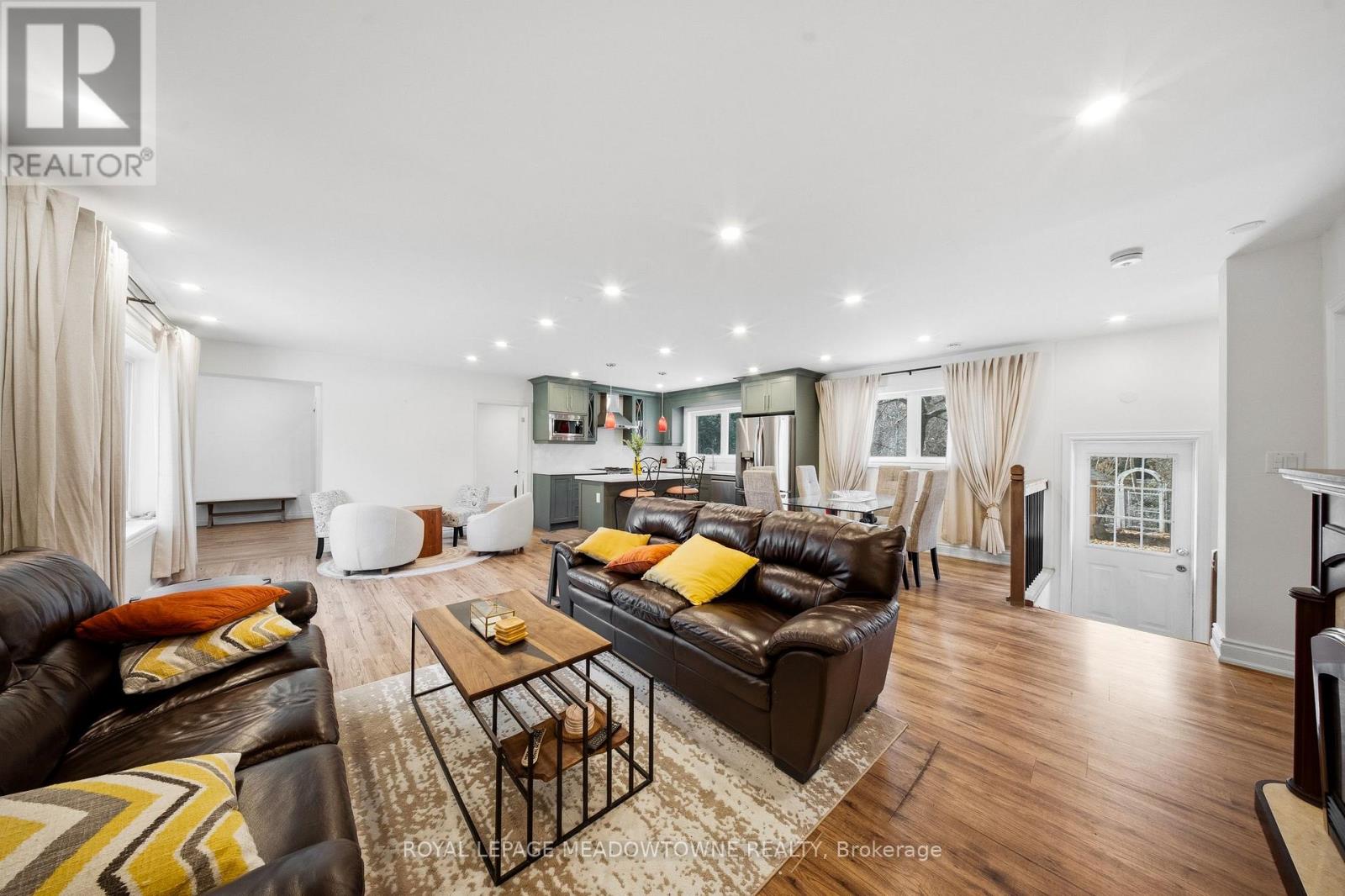 208 Glen Oak Drive, Oakville (Wo West), Ontario  L6K 2J2 - Photo 15 - W12887614