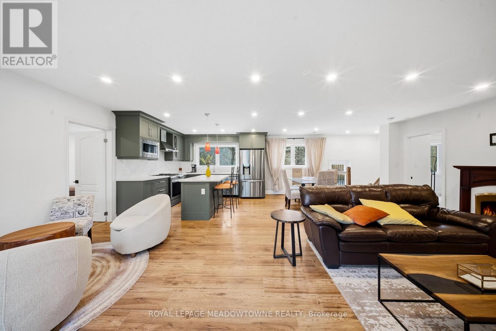 208 Glen Oak Drive, Oakville (Wo West), Ontario  L6K 2J2 - Photo 16 - W12887614