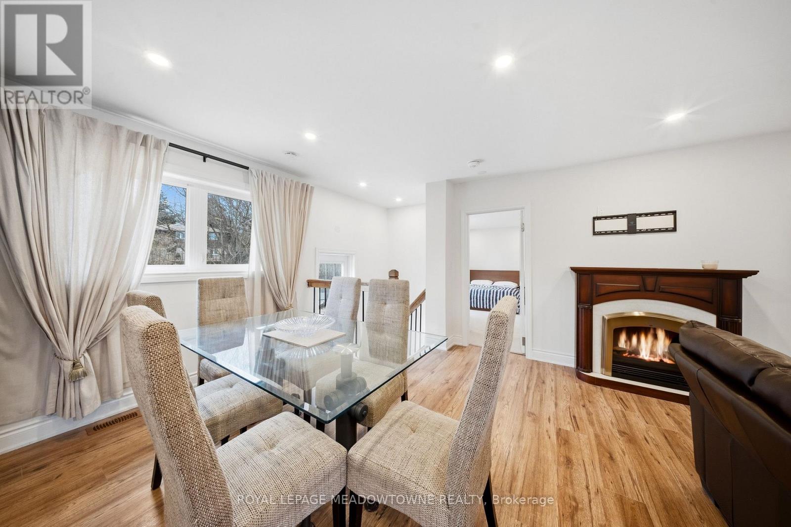 208 Glen Oak Drive, Oakville (Wo West), Ontario  L6K 2J2 - Photo 17 - W12887614