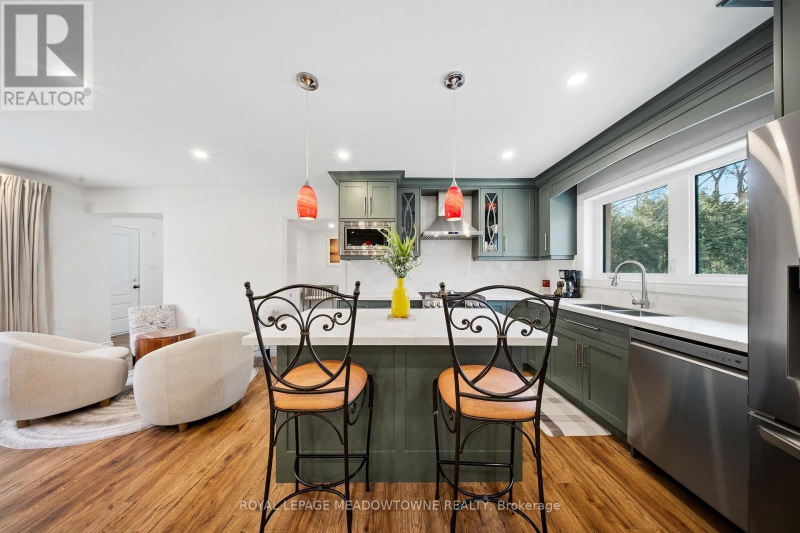 208 Glen Oak Drive, Oakville (Wo West), Ontario  L6K 2J2 - Photo 20 - W12887614