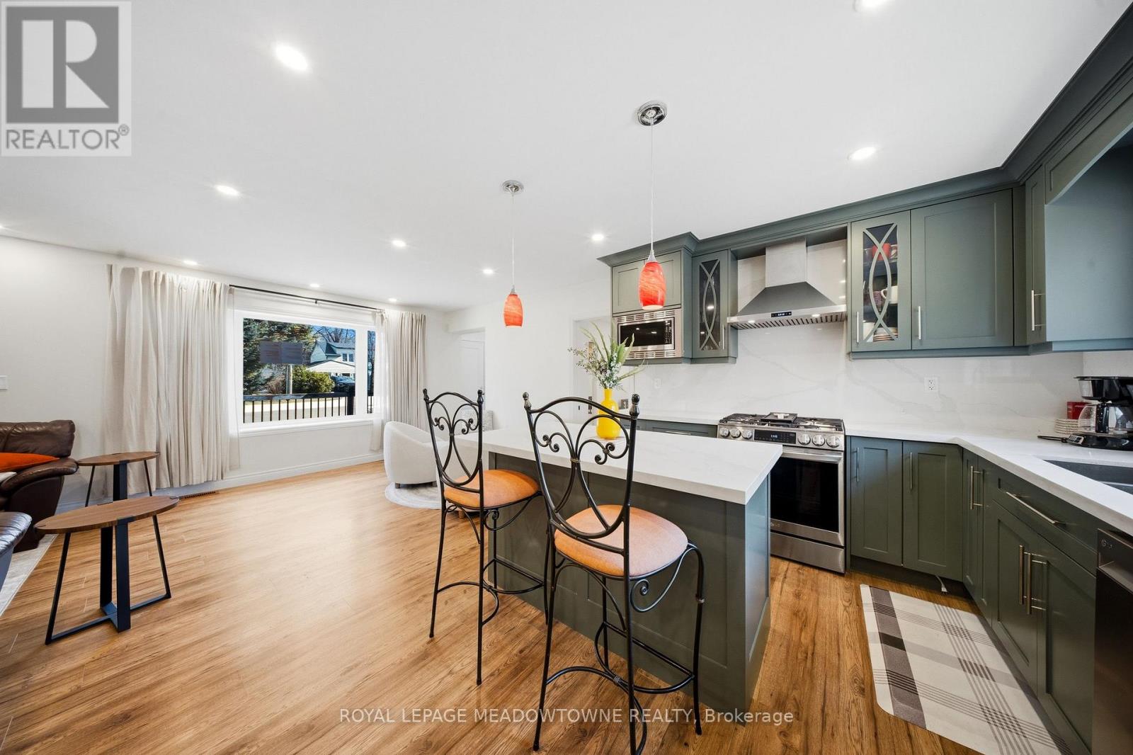 208 Glen Oak Drive, Oakville (Wo West), Ontario  L6K 2J2 - Photo 21 - W12887614