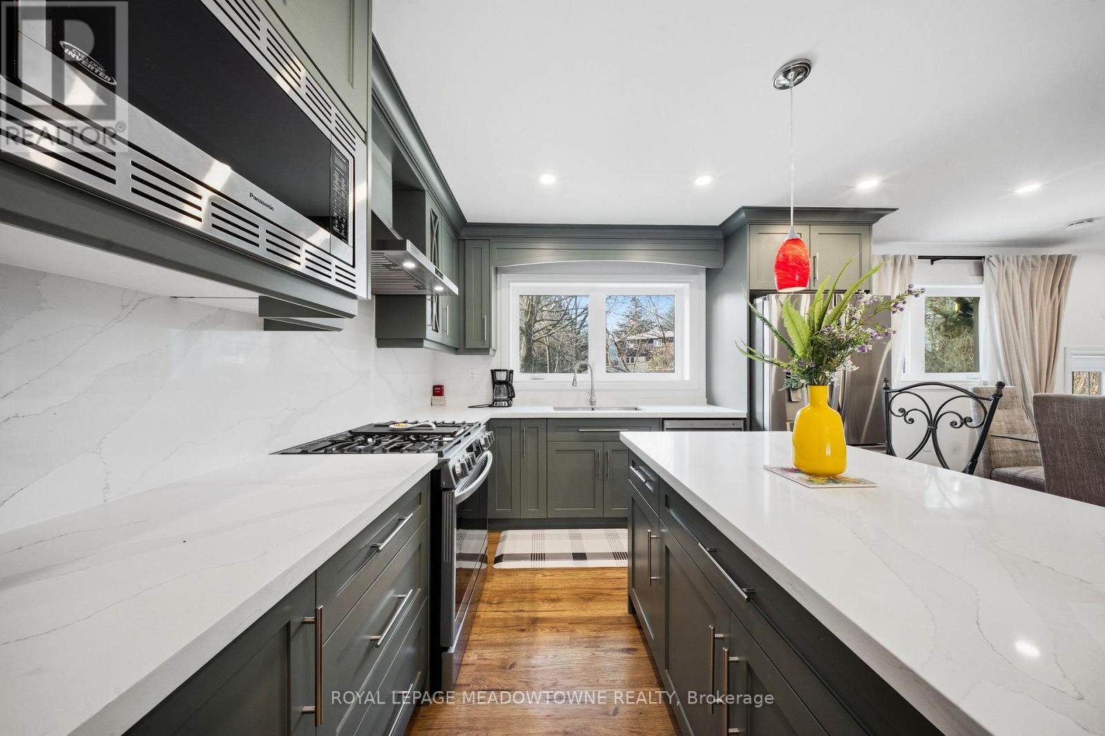 208 Glen Oak Drive, Oakville (Wo West), Ontario  L6K 2J2 - Photo 22 - W12887614