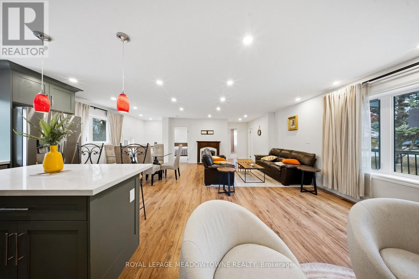 208 Glen Oak Drive, Oakville (Wo West), Ontario  L6K 2J2 - Photo 24 - W12887614