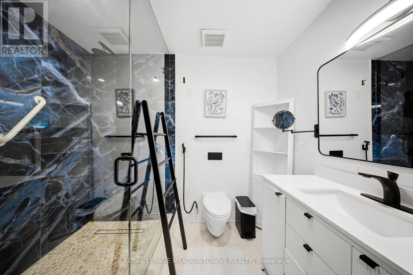 208 Glen Oak Drive, Oakville (Wo West), Ontario  L6K 2J2 - Photo 28 - W12887614