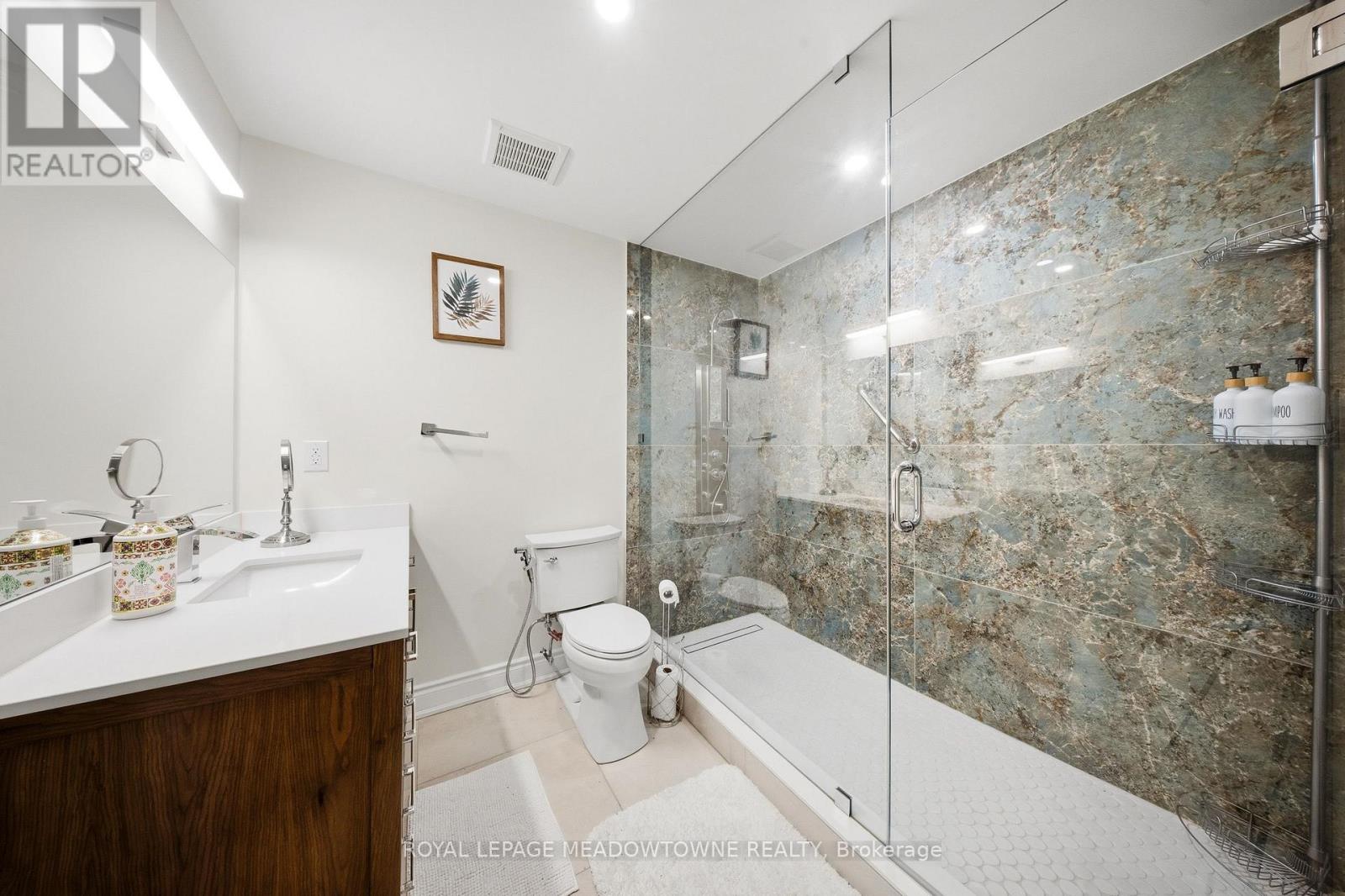 208 Glen Oak Drive, Oakville (Wo West), Ontario  L6K 2J2 - Photo 31 - W12887614