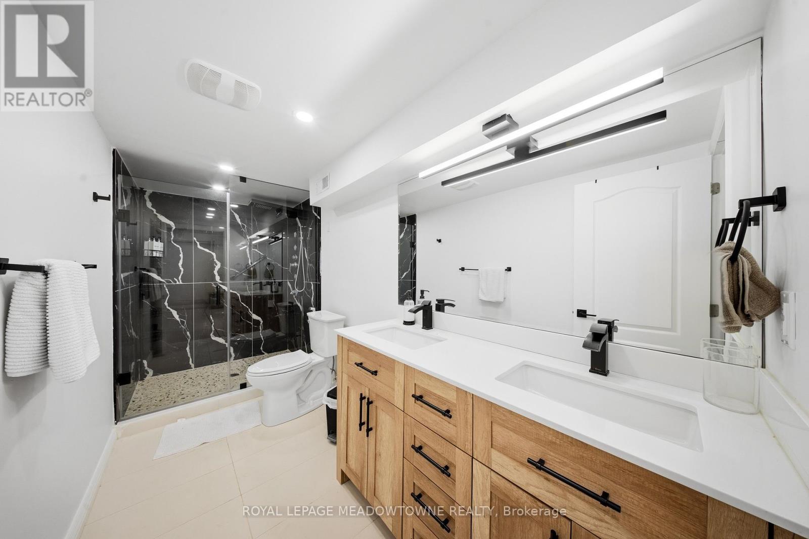 208 Glen Oak Drive, Oakville (Wo West), Ontario  L6K 2J2 - Photo 39 - W12887614