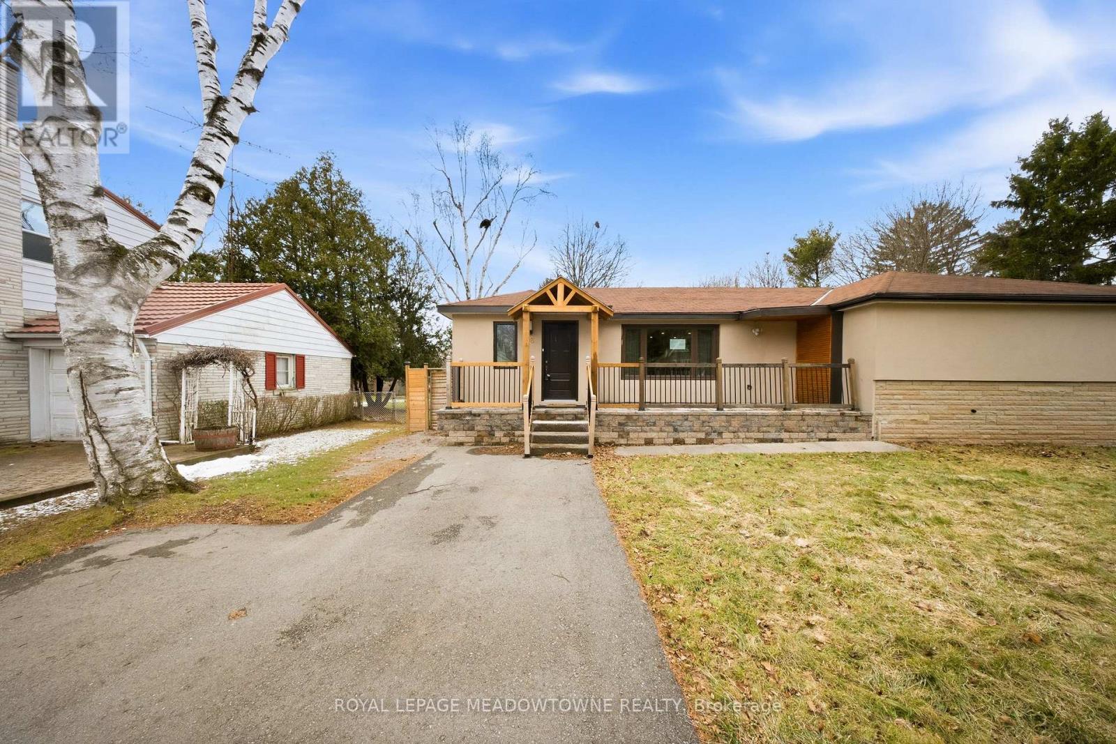 208 Glen Oak Drive, Oakville (Wo West), Ontario  L6K 2J2 - Photo 5 - W12887614