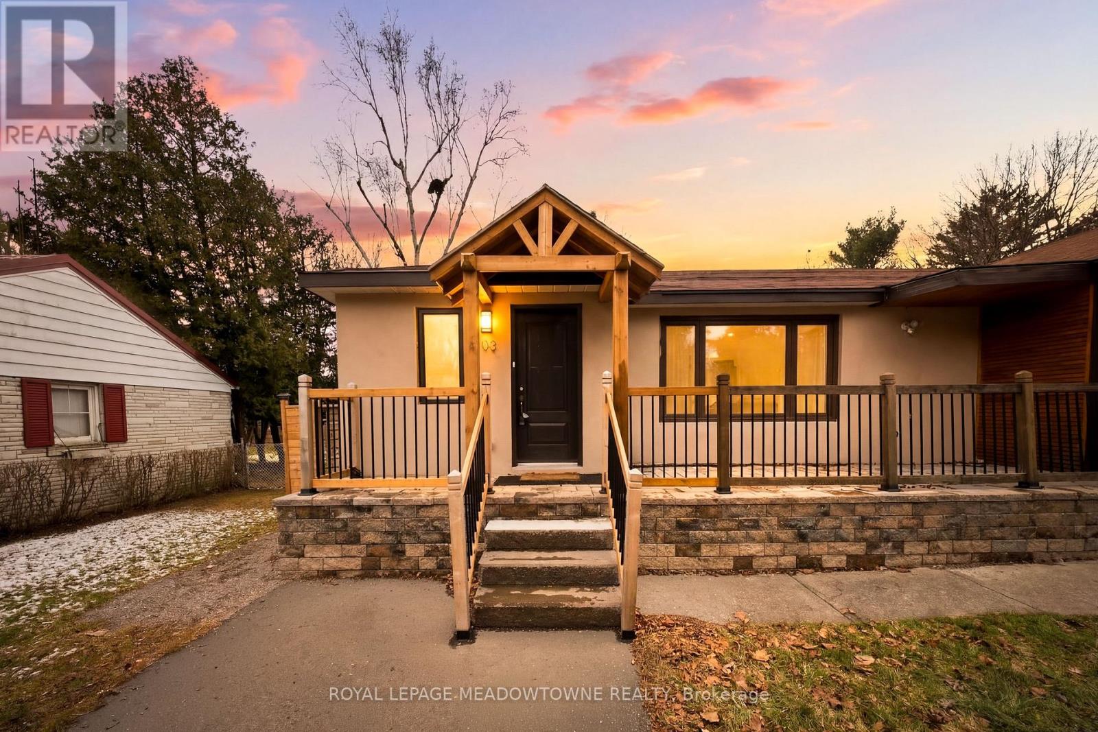 208 Glen Oak Drive, Oakville (Wo West), Ontario  L6K 2J2 - Photo 7 - W12887614