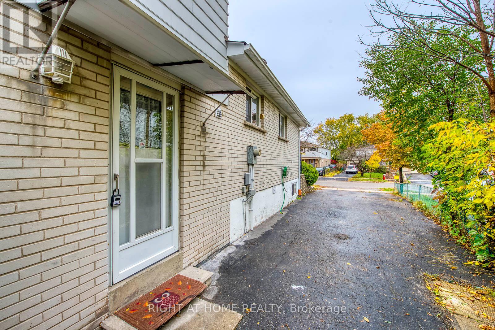 (LOWER) - 2835 HOLLINGTON CRESCENT, Mississauga, Ontario