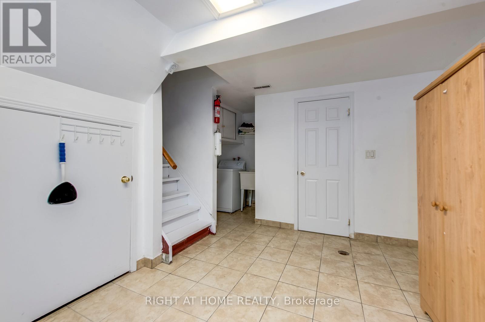 (Lower) - 2835 Hollington Crescent, Mississauga (Sheridan), Ontario  L5K 1E8 - Photo 6 - W12887620