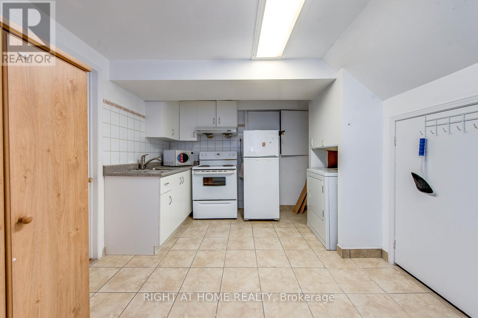 (Lower) - 2835 Hollington Crescent, Mississauga (Sheridan), Ontario  L5K 1E8 - Photo 7 - W12887620