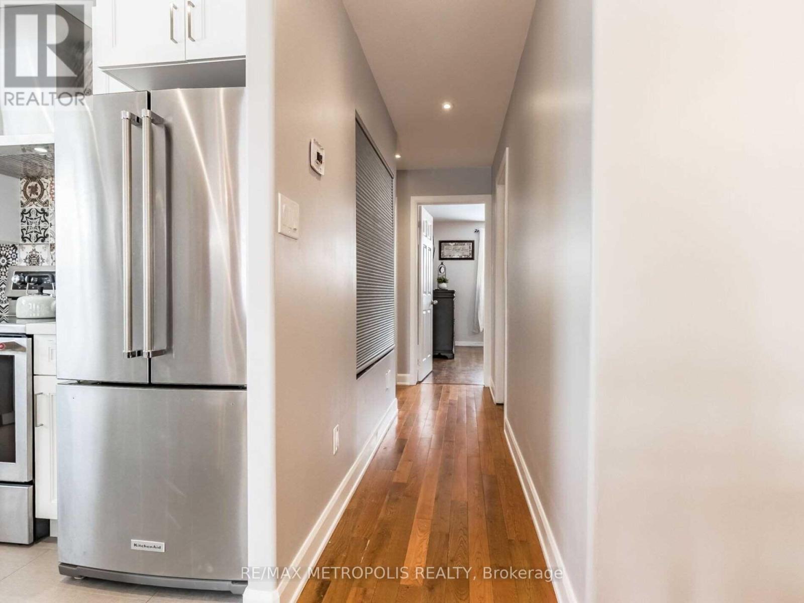 Main - 60 Reigate Avenue, Brampton, Ontario  L6V 2E3 - Photo 7 - W12887646