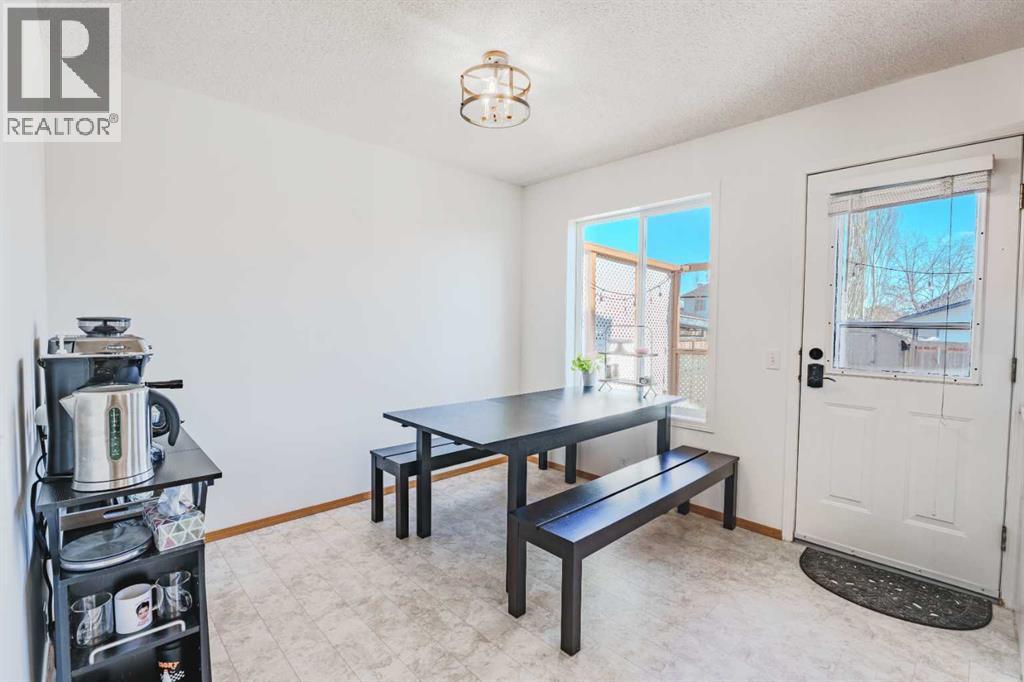 68 Bridleridge Gardens Sw, Calgary, Alberta  T2Y 4C9 - Photo 3 - A2287128