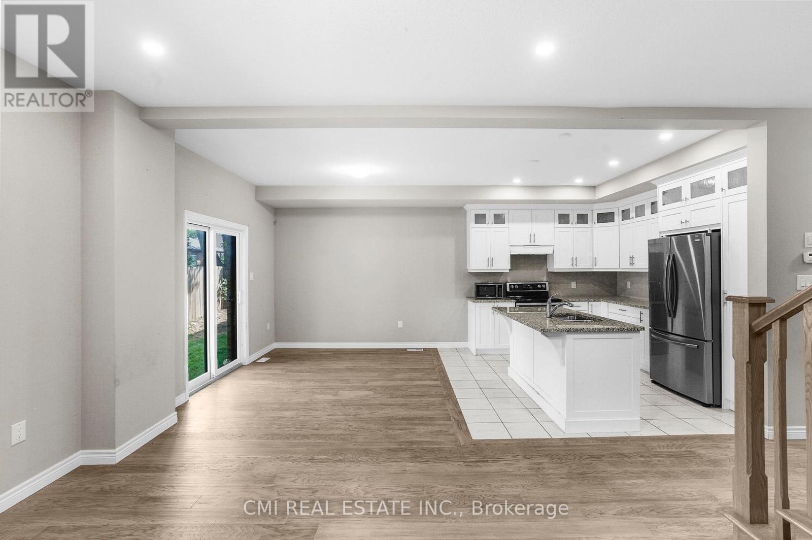 32 Alayche Trail, Welland, Ontario  L3C 0J7 - Photo 8 - X12887520