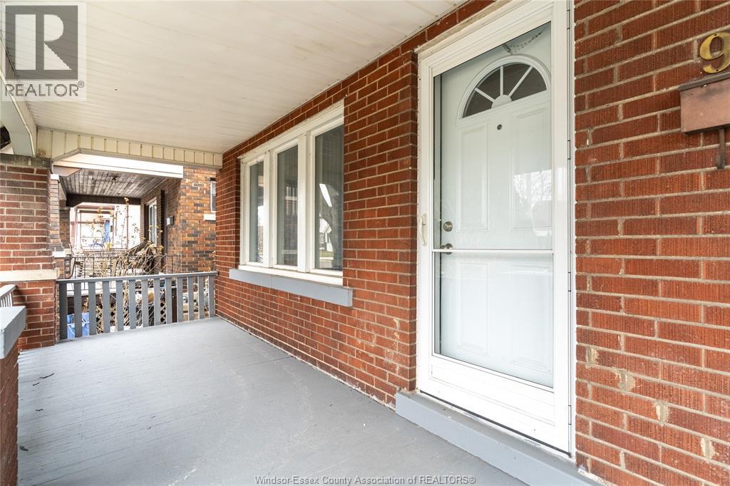 984 Mcewan Avenue, Windsor, Ontario  N9B 2G5 - Photo 4 - 26005463