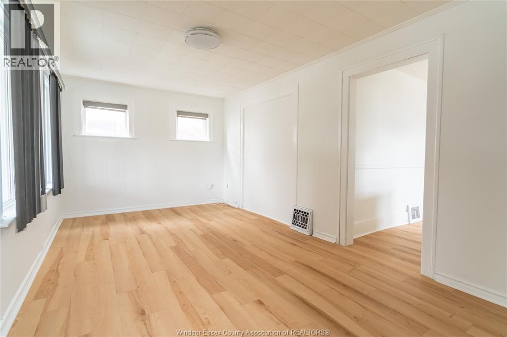 984 Mcewan Avenue, Windsor, Ontario  N9B 2G5 - Photo 6 - 26005463