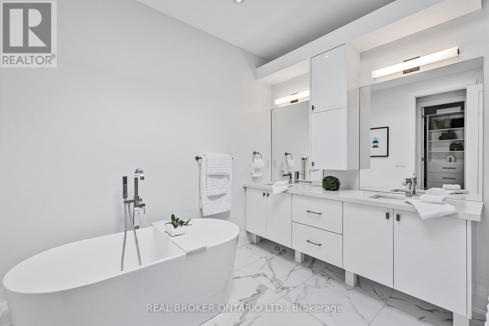 9a Maple Avenue N, Mississauga (Port Credit), Ontario  L5H 2R9 - Photo 22 - W12821722