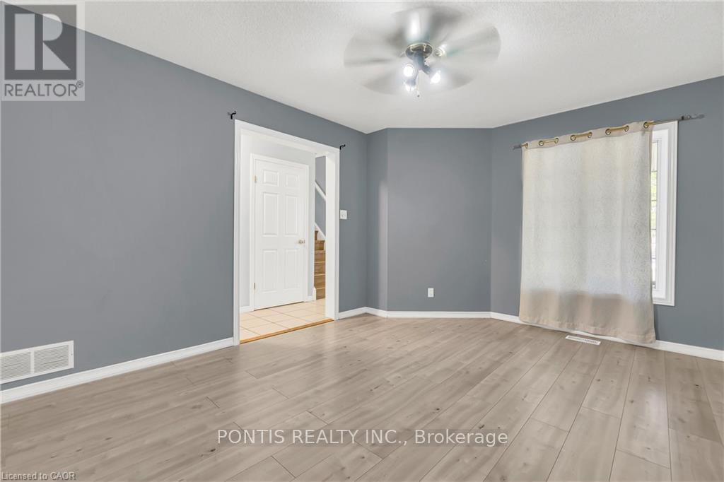 40 Alderson Drive, Cambridge, Ontario  N3C 4C5 - Photo 4 - X12887454