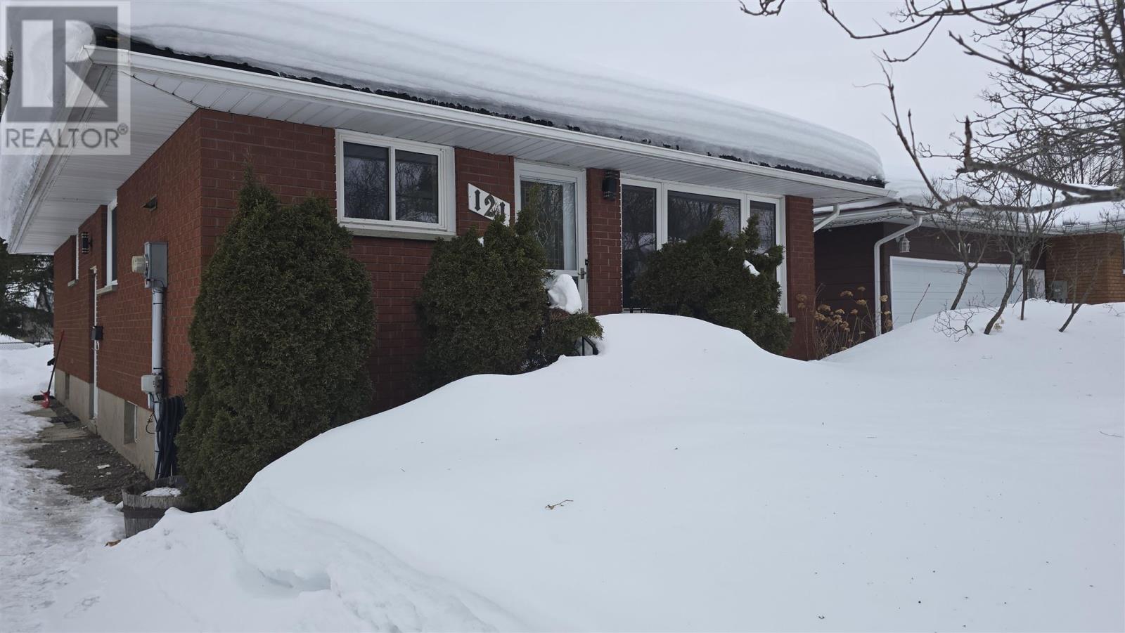 121 Glen Ave, Sault Ste. Marie, Ontario P6A 5V8 - Photo 1 - SM260465