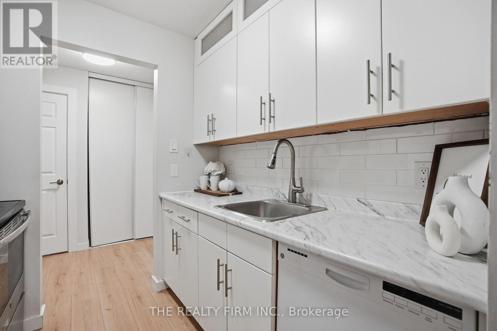 310 - 735 Deveron Crescent, London South, Ontario  N5Z 4X8 - Photo 8 - X12887754