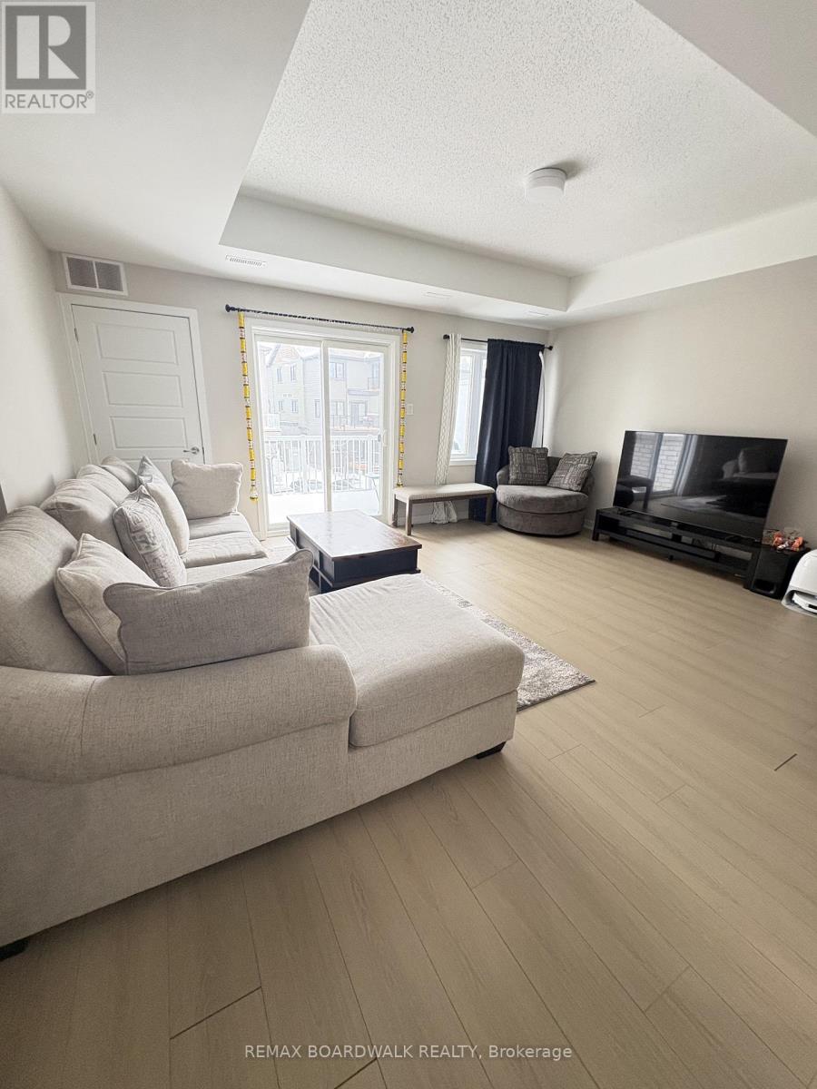 43 Pyrite Private, Ottawa, Ontario  K2J 7J4 - Photo 3 - X12887718