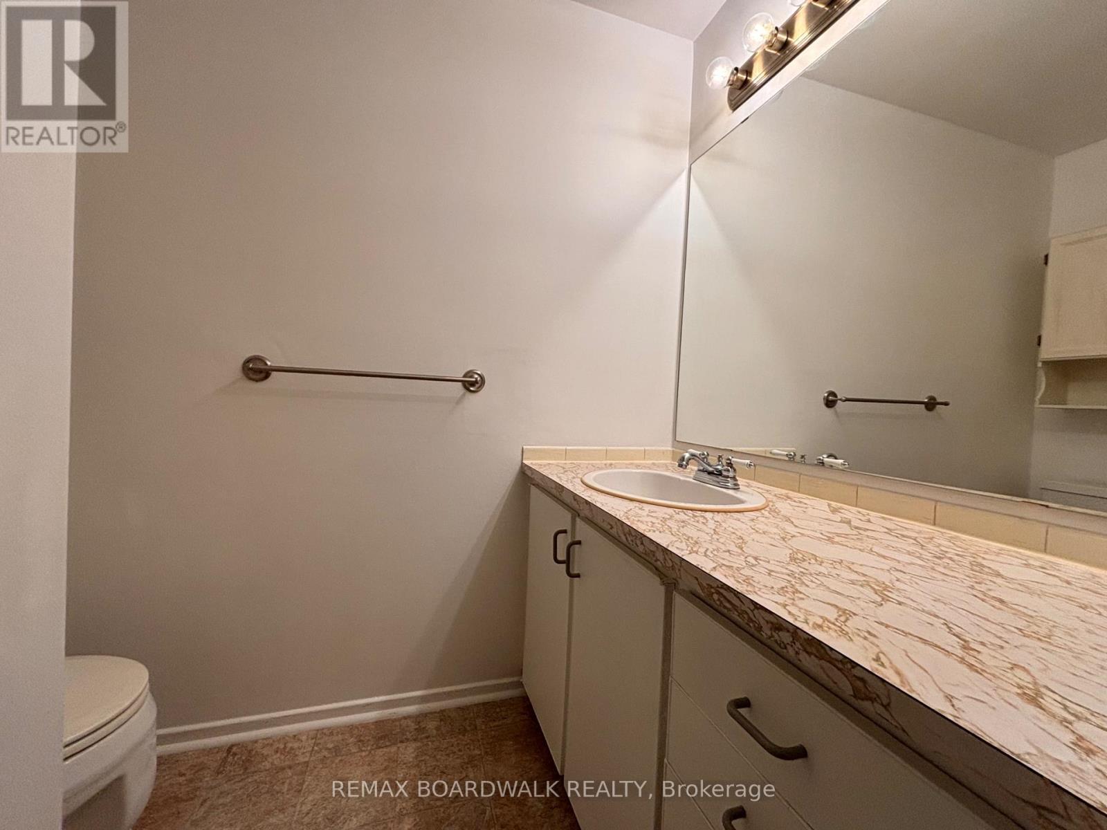 J - 53 Sumac Street, Ottawa, Ontario K1J 7T7 - Photo 10 - X12887746