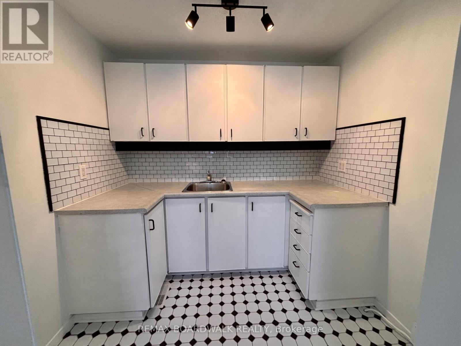 J - 53 Sumac Street, Ottawa, Ontario K1J 7T7 - Photo 2 - X12887746