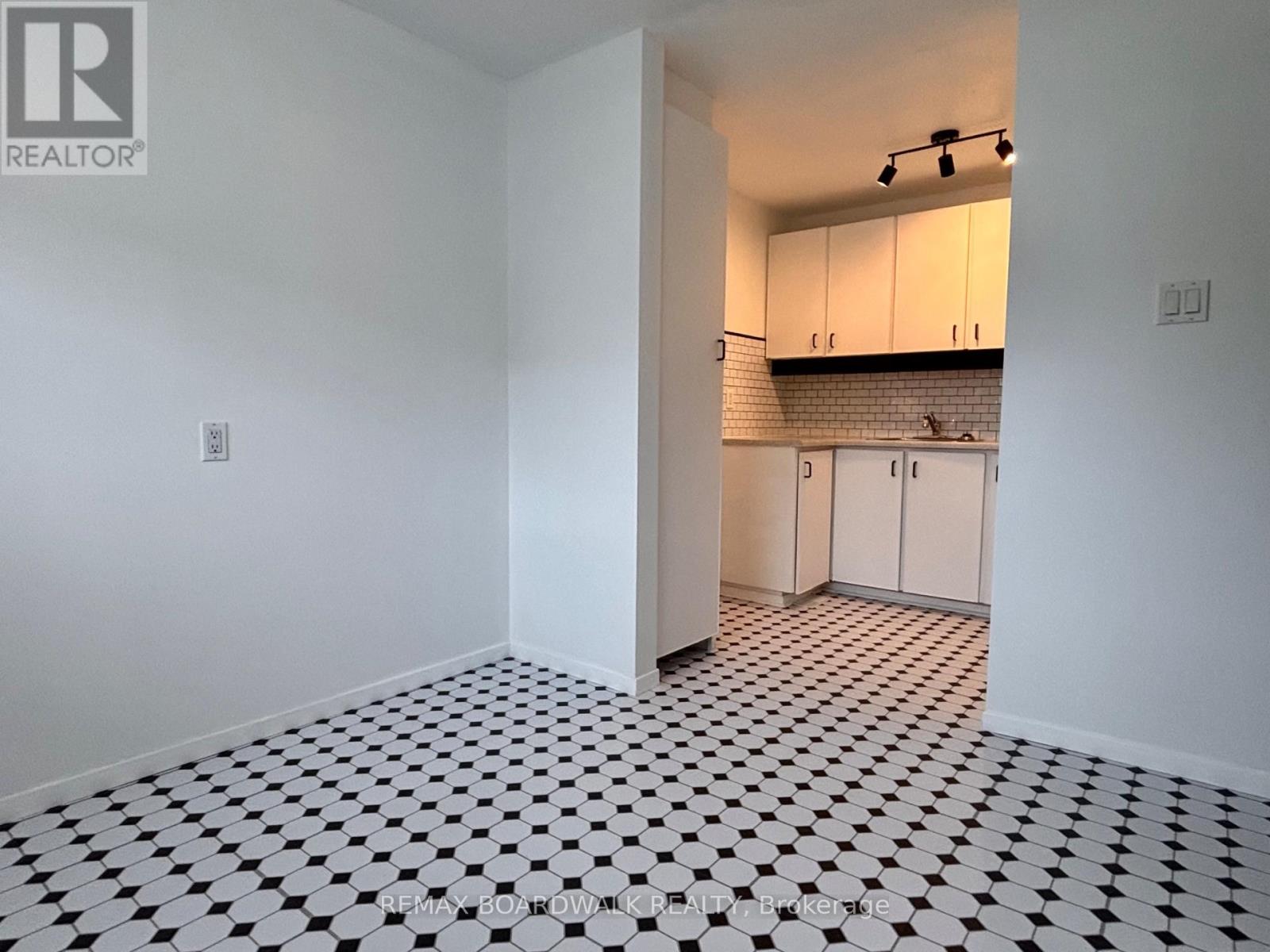 J - 53 Sumac Street, Ottawa, Ontario K1J 7T7 - Photo 3 - X12887746