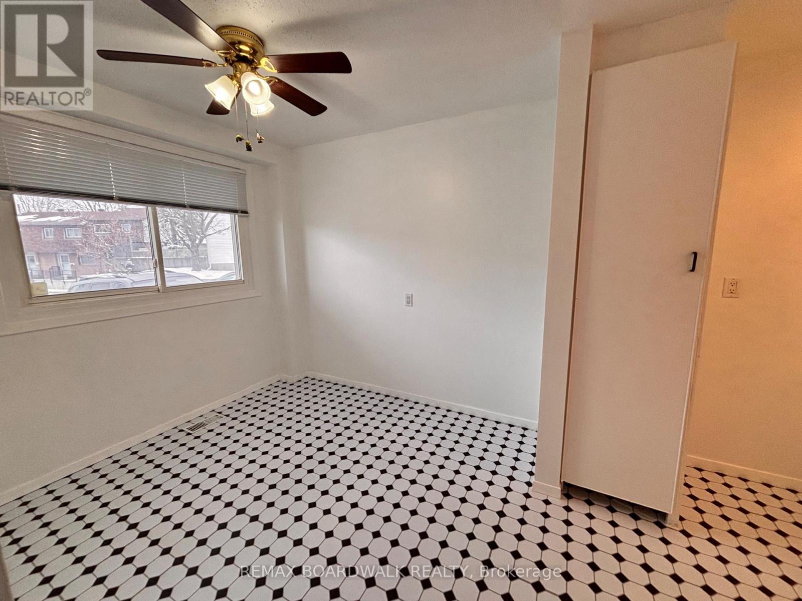 J - 53 Sumac Street, Ottawa, Ontario K1J 7T7 - Photo 4 - X12887746