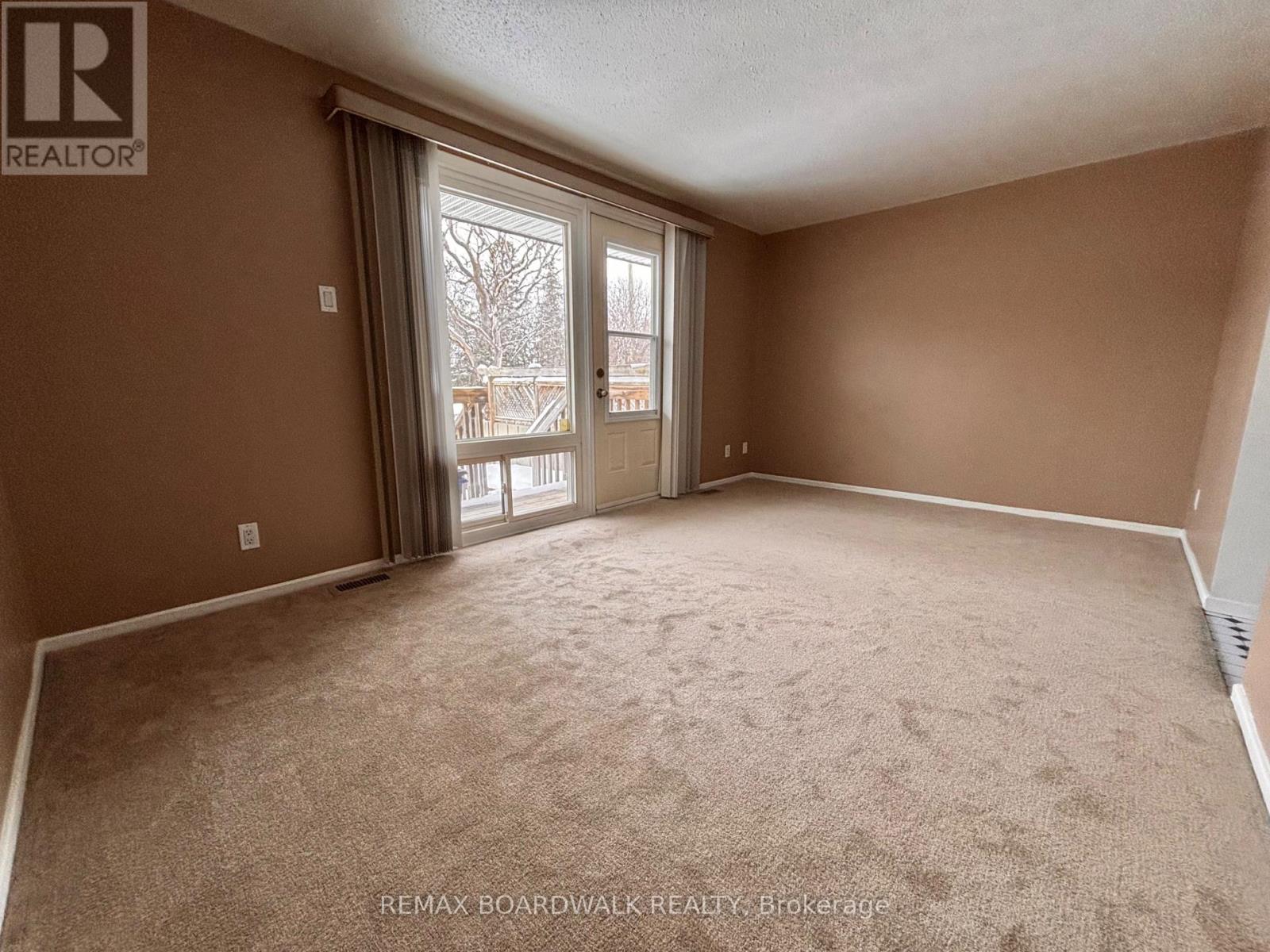 J - 53 Sumac Street, Ottawa, Ontario K1J 7T7 - Photo 6 - X12887746