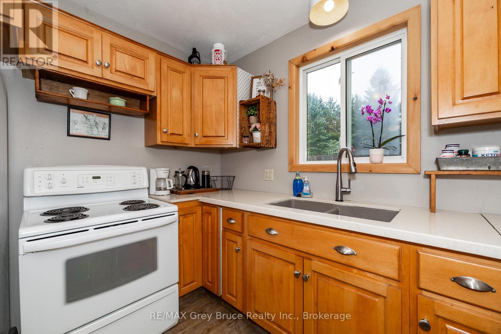 101530 Side Road 9, Georgian Bluffs, Ontario  N0H 2N0 - Photo 15 - X12887522