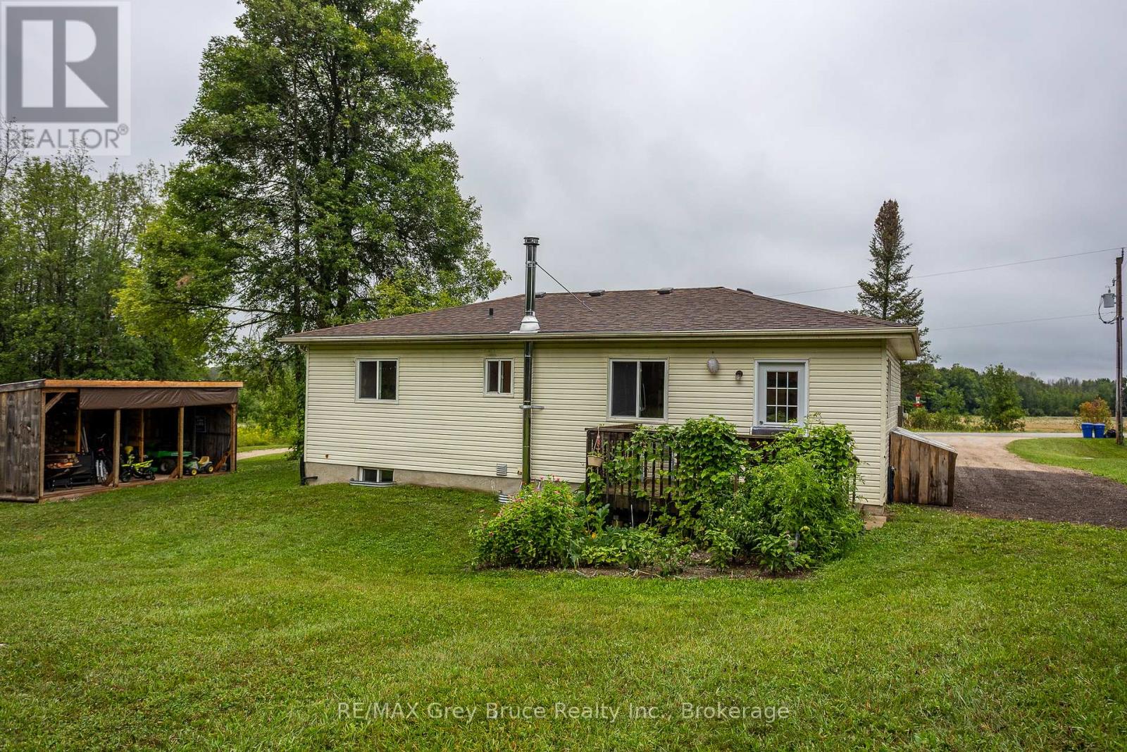 101530 Side Road 9, Georgian Bluffs, Ontario  N0H 2N0 - Photo 38 - X12887522
