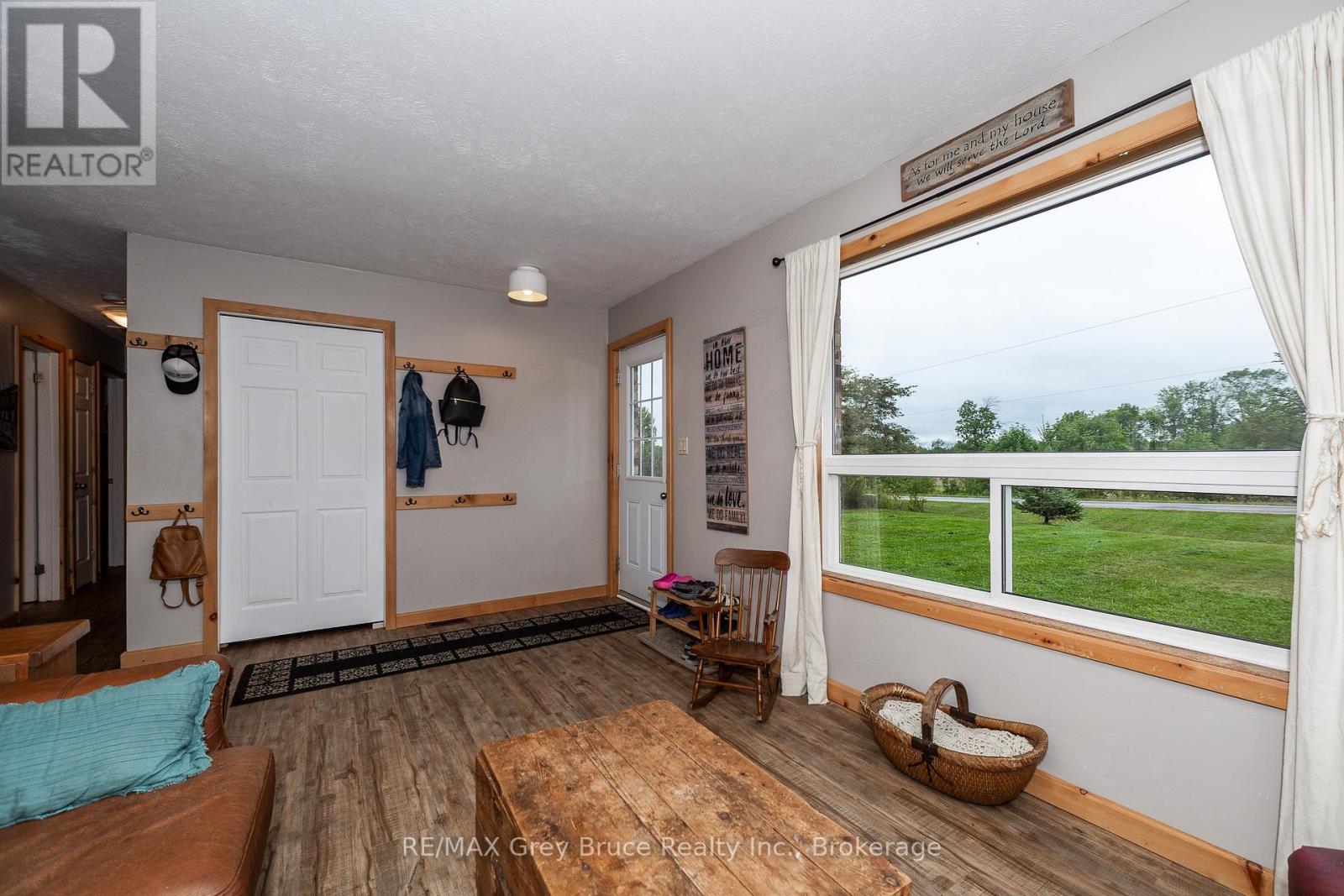 101530 Side Road 9, Georgian Bluffs, Ontario  N0H 2N0 - Photo 5 - X12887522