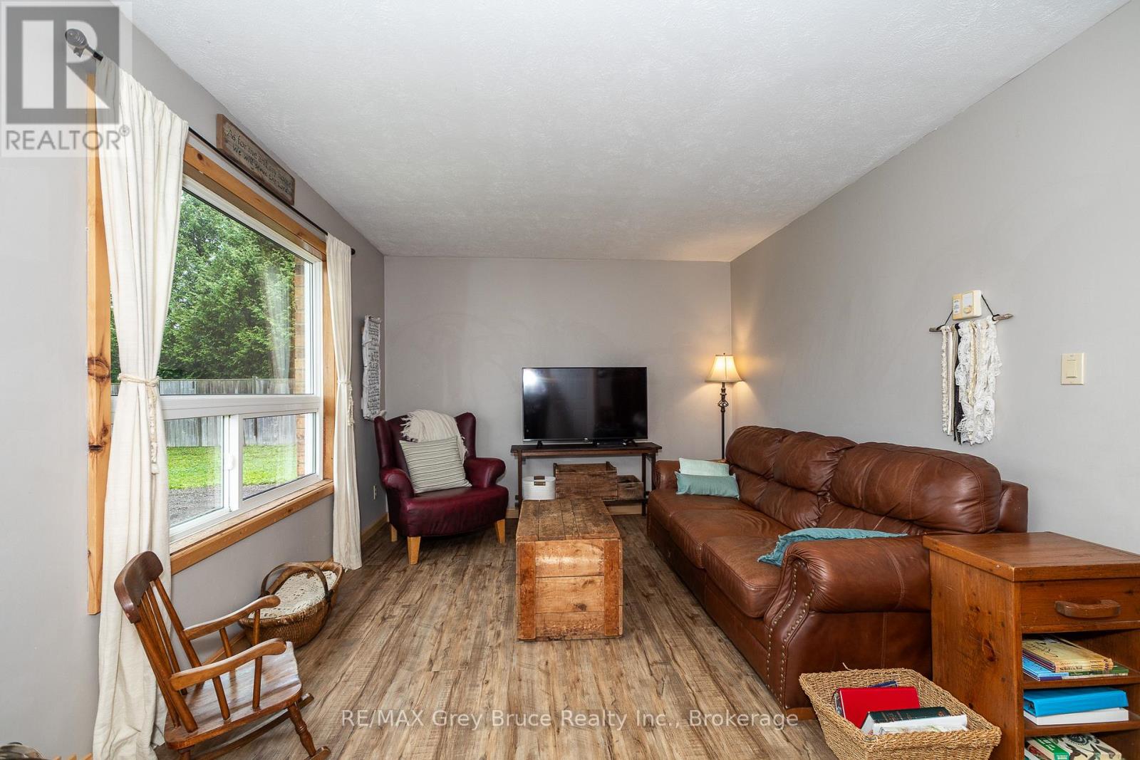 101530 Side Road 9, Georgian Bluffs, Ontario  N0H 2N0 - Photo 7 - X12887522