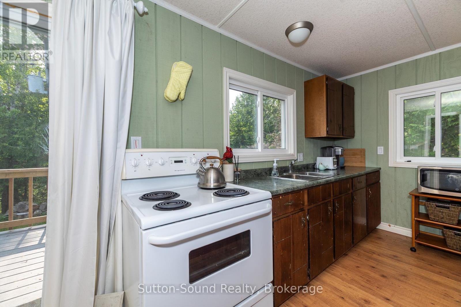 1055 2nd Avenue S, Native Leased Lands, Ontario  N0H 2G0 - Photo 13 - X12887684