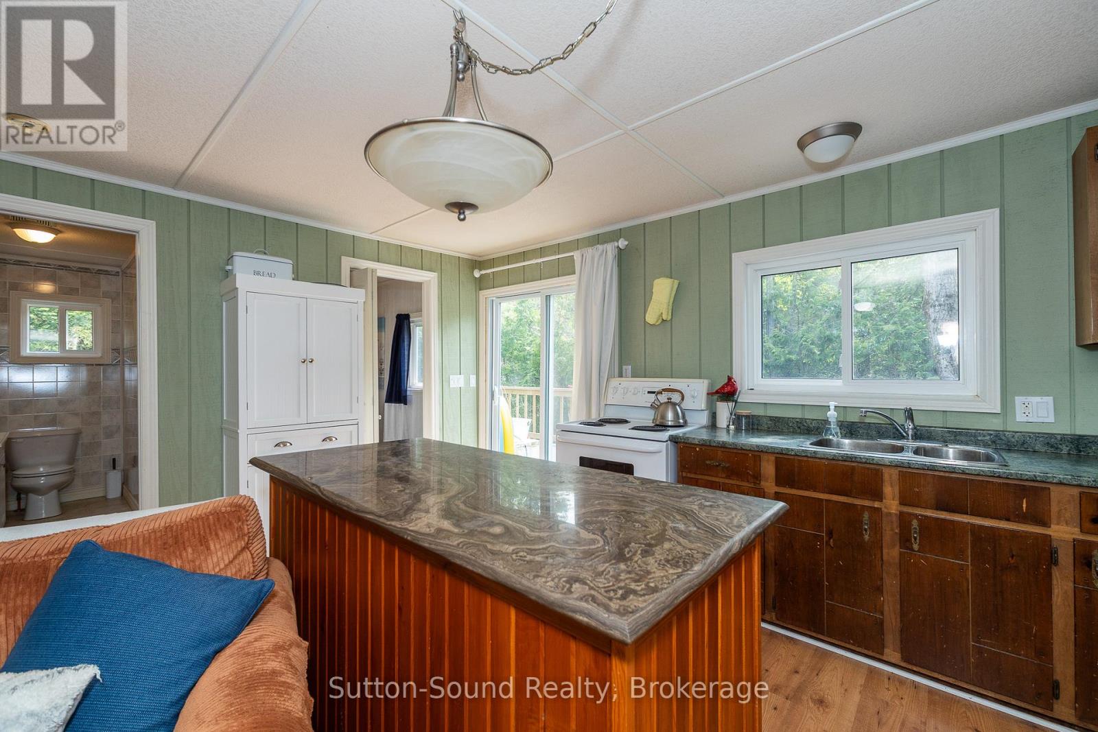 1055 2nd Avenue S, Native Leased Lands, Ontario  N0H 2G0 - Photo 19 - X12887684