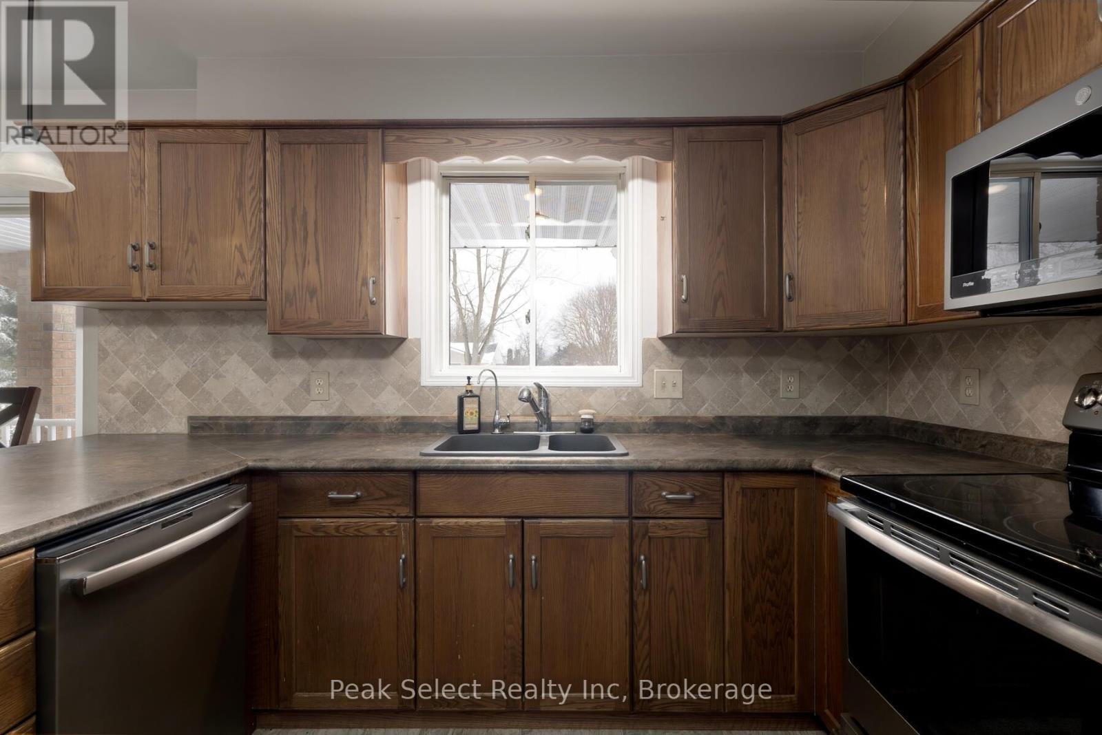 720 Sports Drive, Huron East (Brussels), Ontario  N0G 1H0 - Photo 10 - X12887778