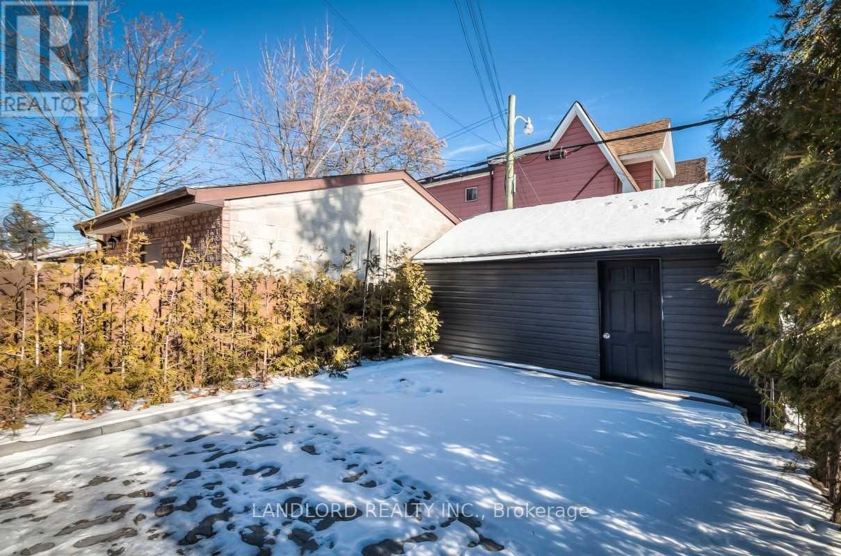 Main - 429 Brock Avenue, Toronto, Ontario  M6H 3N7 - Photo 13 - C12887764