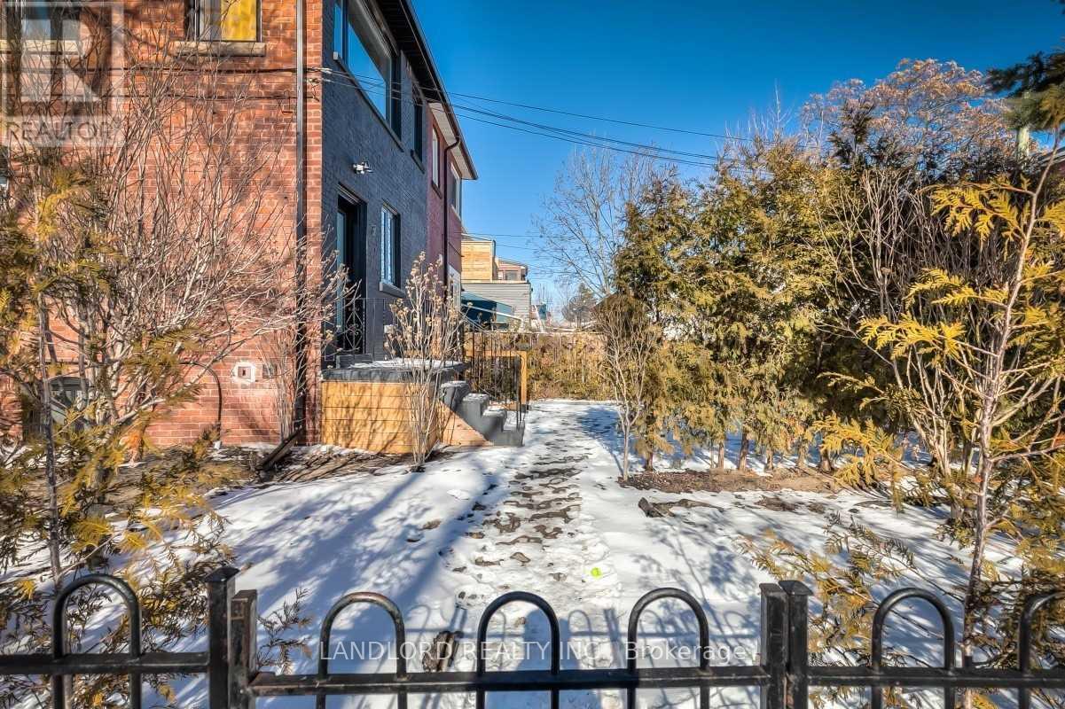 Main - 429 Brock Avenue, Toronto, Ontario  M6H 3N7 - Photo 15 - C12887764
