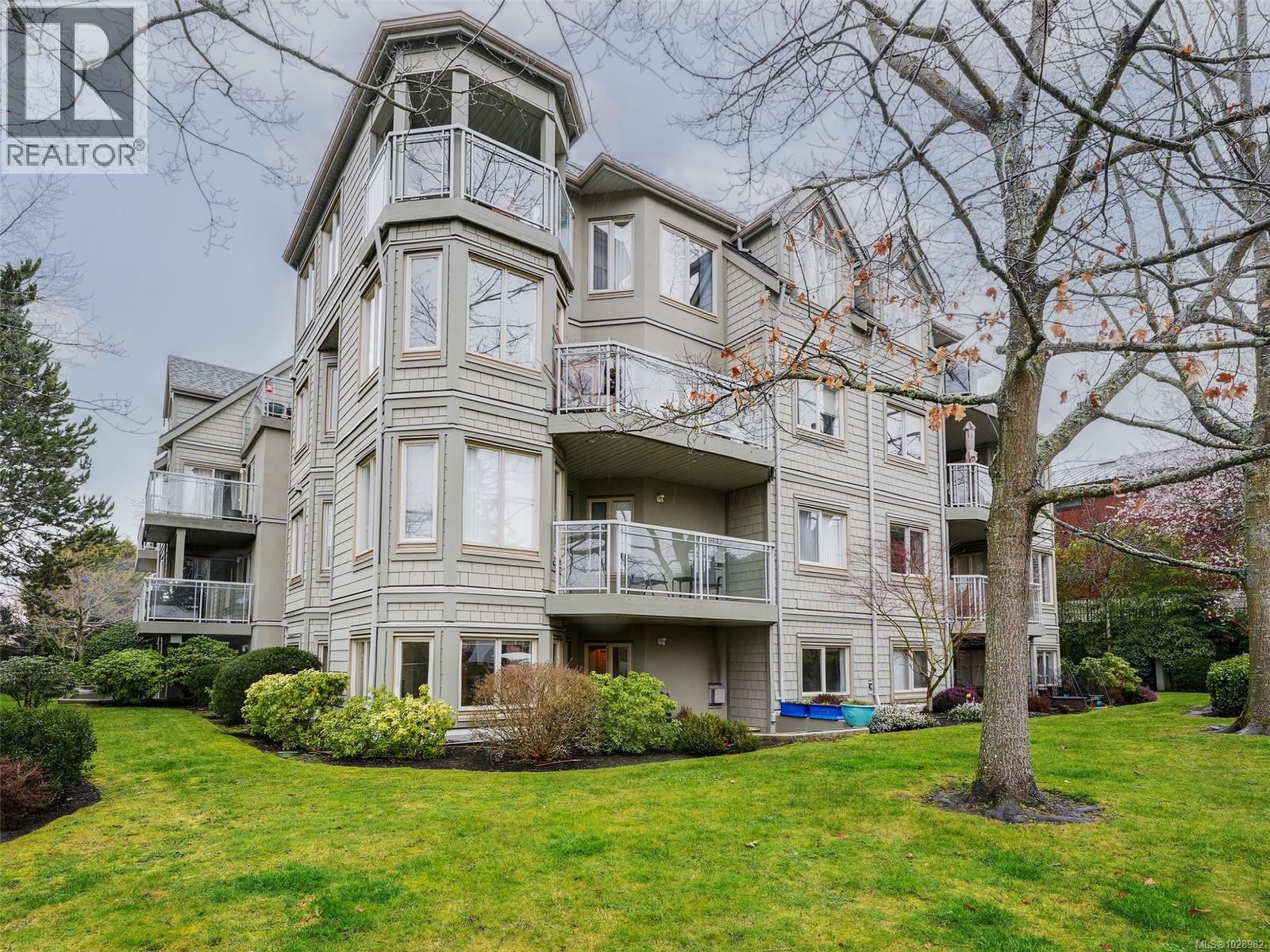 104 1687 Poplar Ave, Saanich, British Columbia