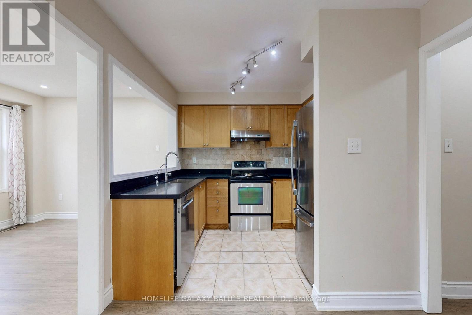 47 Fawcett Avenue, Whitby, Ontario  L1R 2Z3 - Photo 8 - E12887740