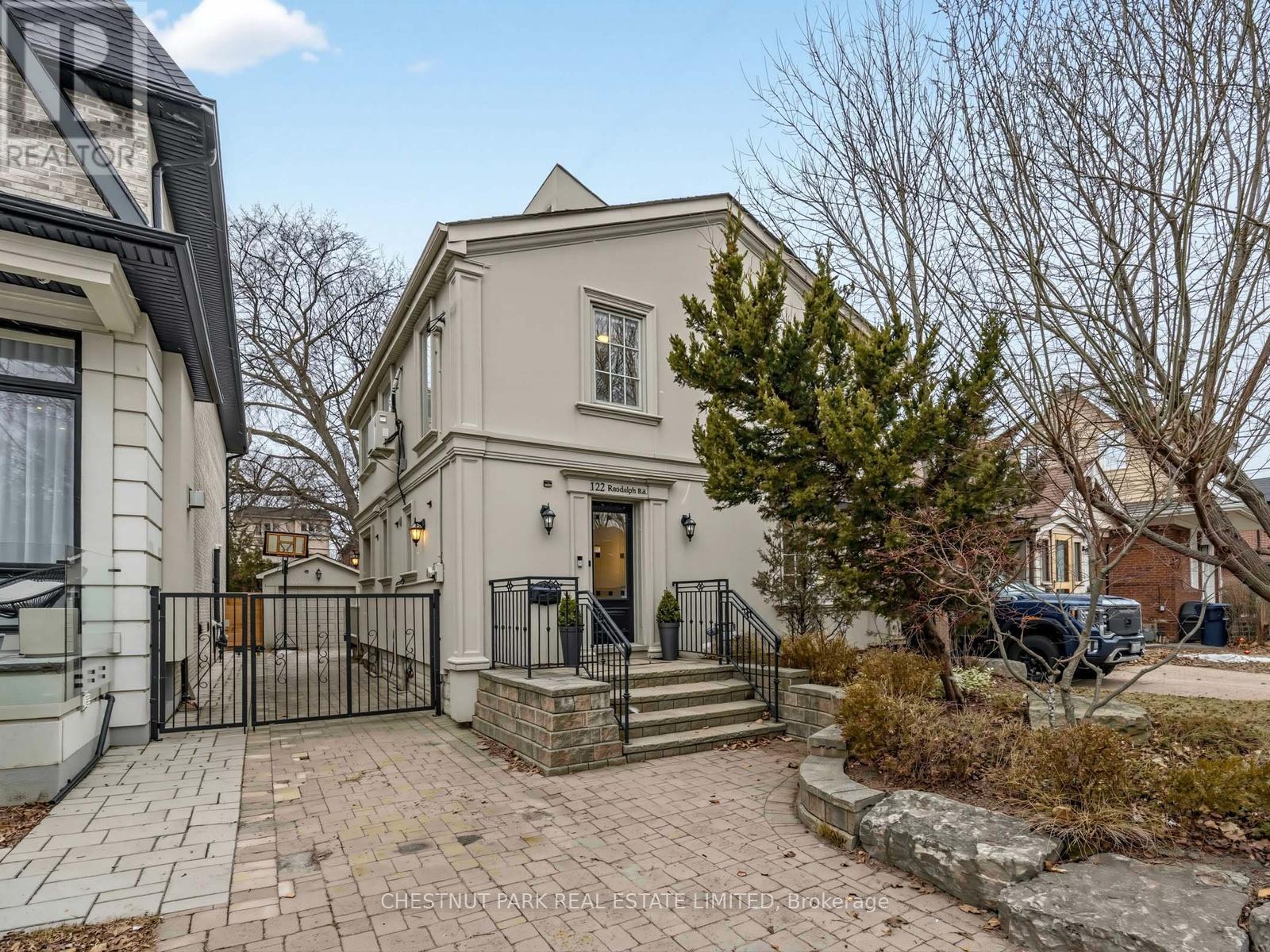 122 RANDOLPH ROAD, Toronto, Ontario