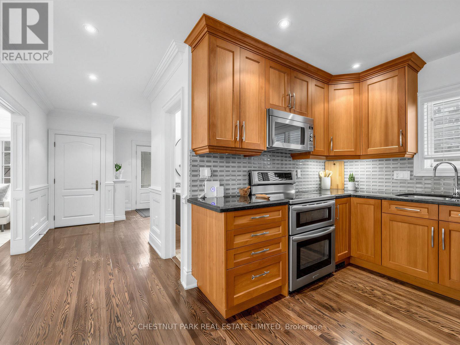 122 Randolph Road, Toronto, Ontario M4G 3R9 - Photo 11 - C12887680